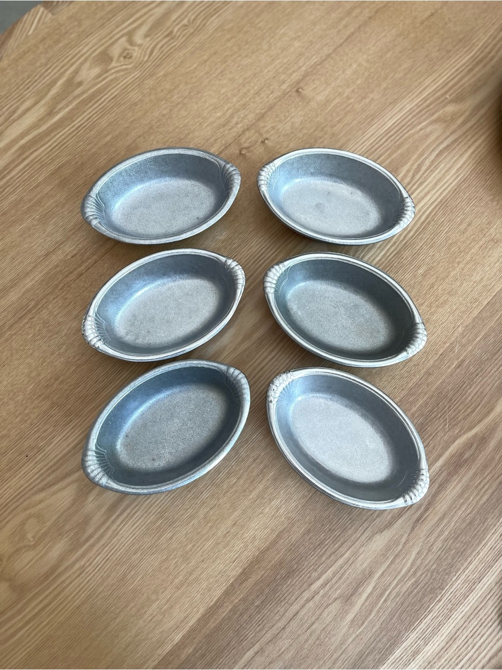 Set of 6 Vintage Wilton Armetale Scallop handle potato plates pewter tone alloy